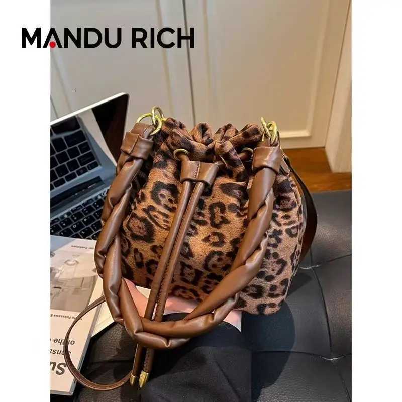 2025 New Deerskin Veet Leopard Print Small Package New Fallwinter Fi Handbag Drstring Bucket Bag Crossbody Bag D251014