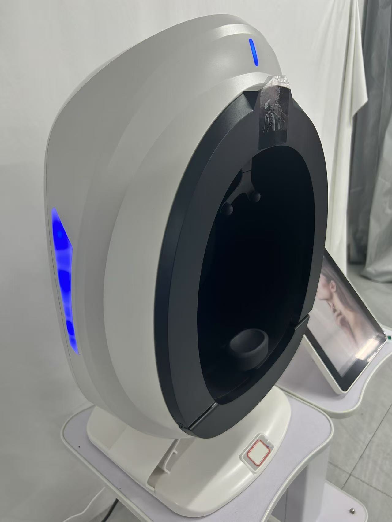 15.6 inch New 3D Facial Skin Analyzer Machine Skin Analyzer Facial Machine 8 Light Spectrum Skin Analysis Scanner