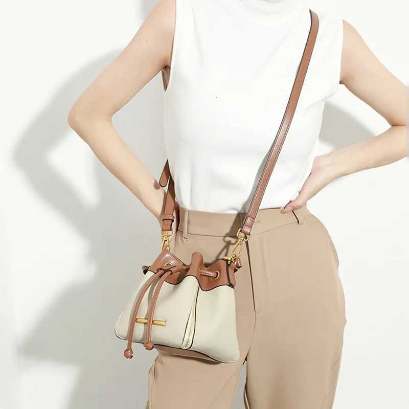 2025 Designer New Fi Fem Shoder Cross Body Bags Cowhide Short Handle bag Genuine Leather Wen Small Bucket Bags D251014
