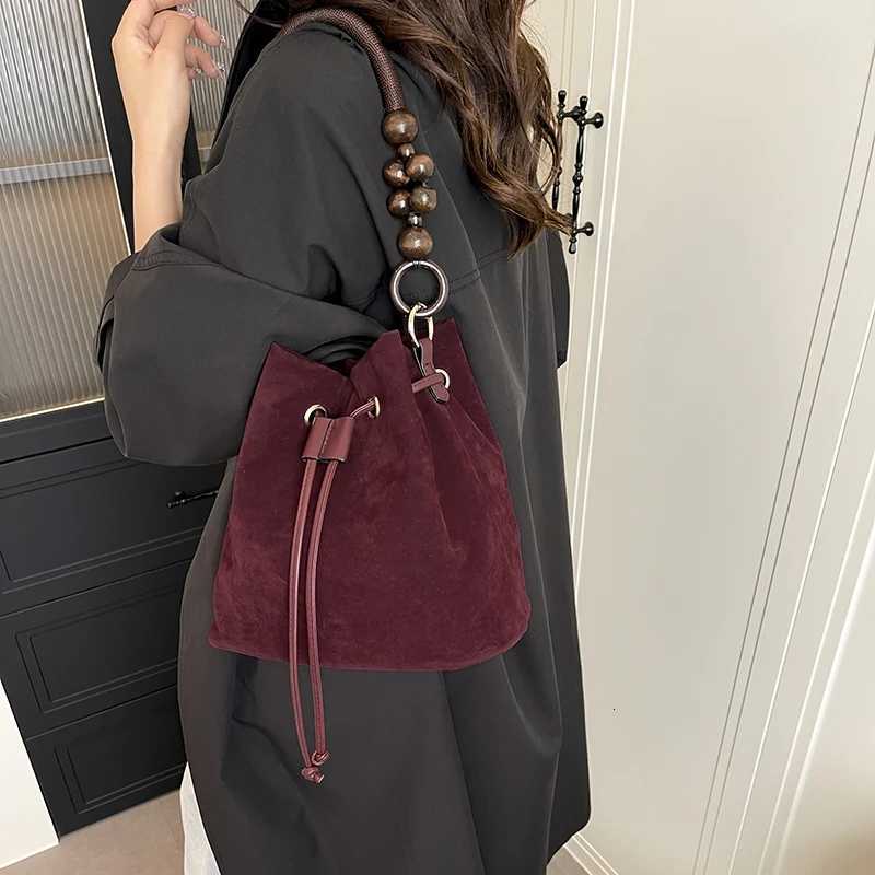 2025 Autumn Winter Shoder Crossbody Bags Faux Suede Crossbody Bags Drstring Bucket Bags Luxury Handbag Underarm Pouch D251014
