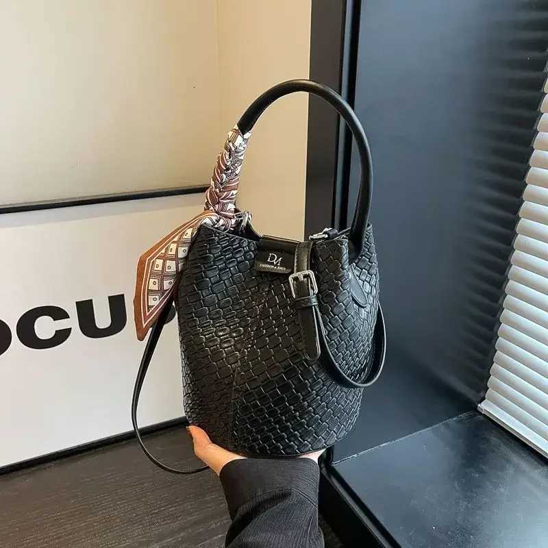 Sac Poplene Femme Temperament Summer Wen Simple Tophandbag Fi Alline Crooss Shoder Bag Under Straddle Bucket Bag D251014