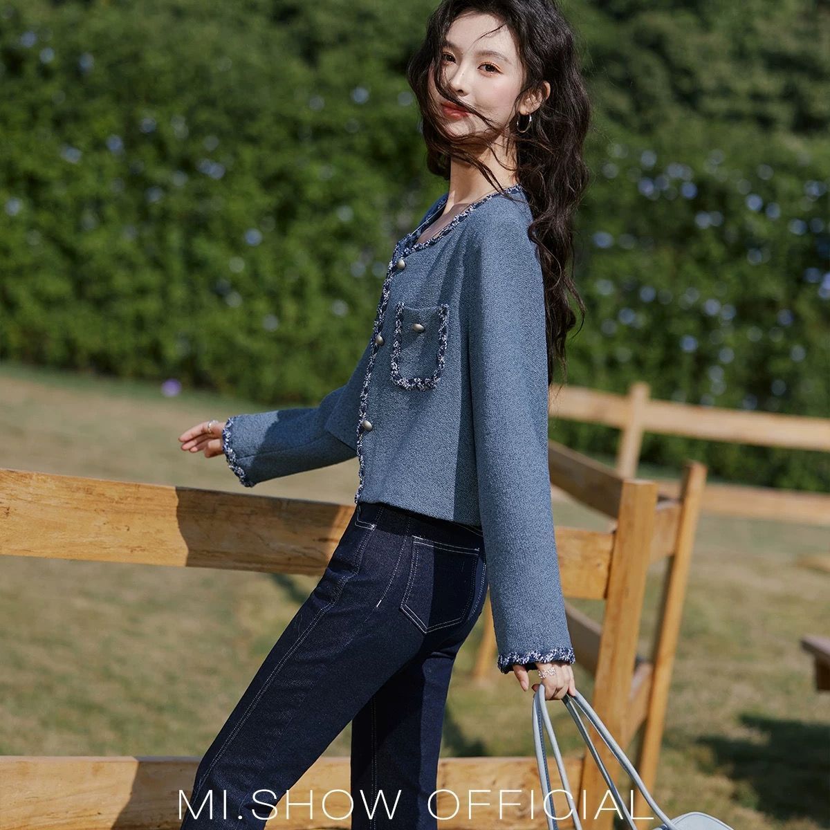 2025 autumn design and winter luxury new retro style designer jacket women's short jacket new shoulder pad slim patch satin ribbon small jacket