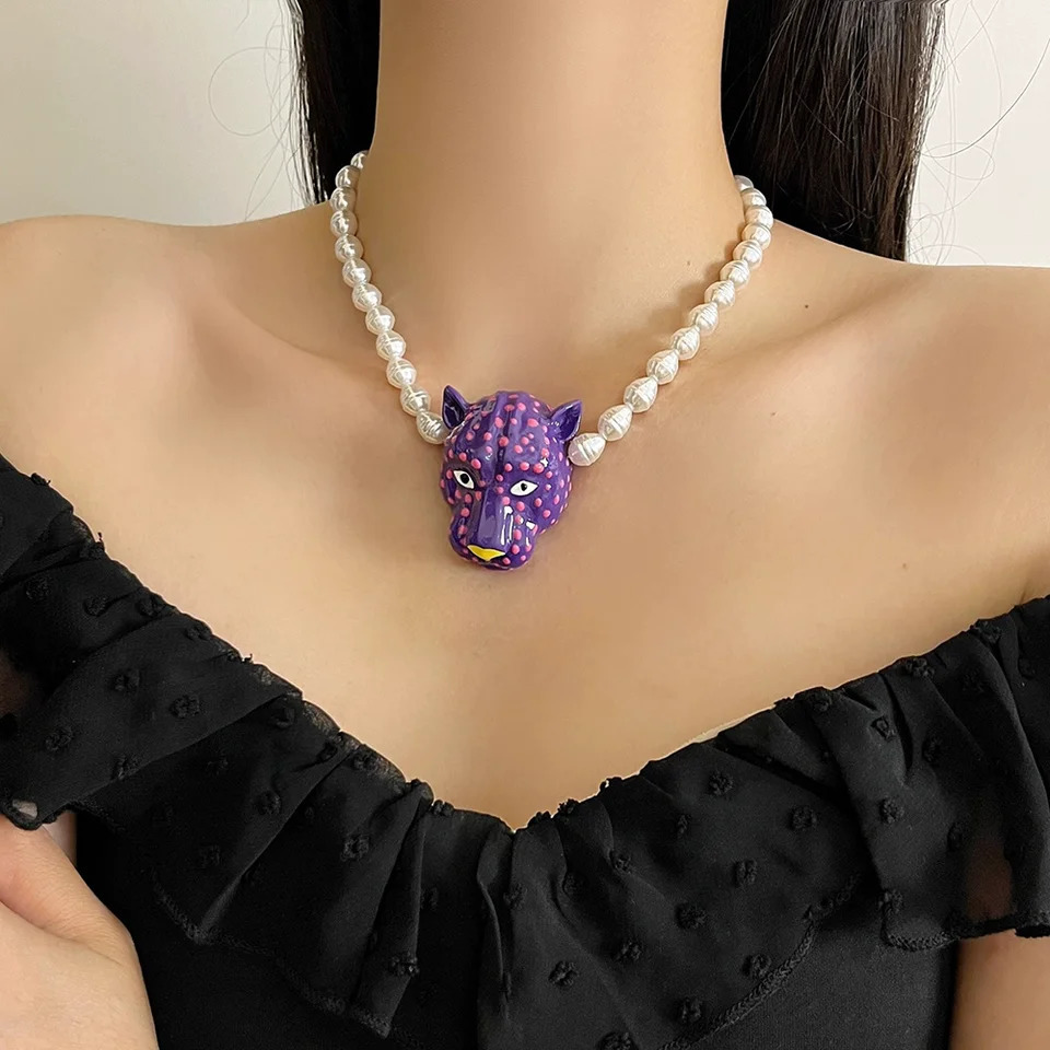 Exaggerated Retro Enamel Leopard Head Pendant Pearl Necklace Womens Fashion Collarbone Chain Party Jewelry Accessories 251010