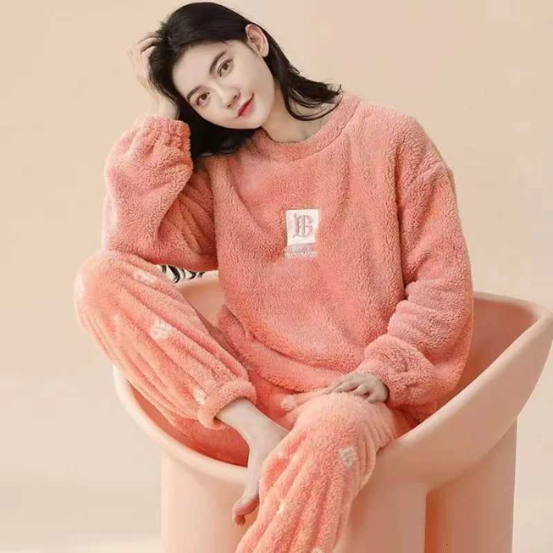 Womens Nightwear Large Size Warm Sleepwear for Winter Coral Velvet Student Homewear TwoPiece Ladies Thickened Striped Pajamas Y251013