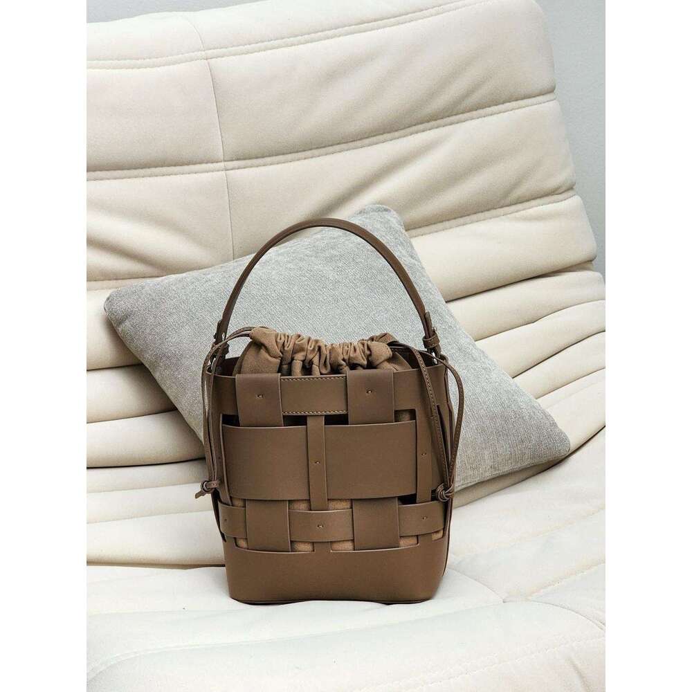 Luxury bag New Handwoven Bucket Niche Design Cowhide Hollow Casual Handheld Shoulder Crossbody Women s Bag