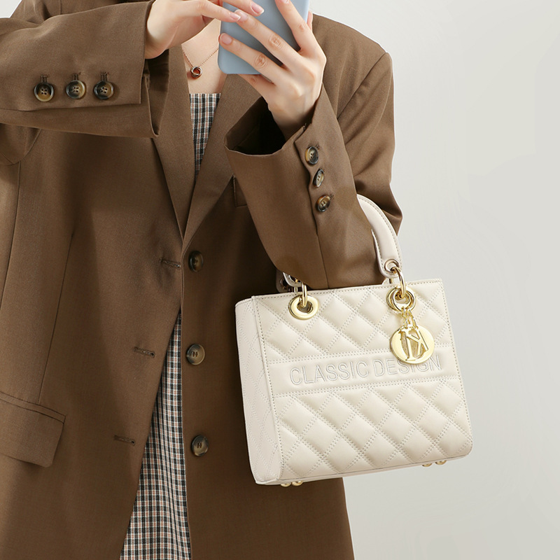 2025 new Princess Diana bag messenger bag high sense niche leather summer handbag Designer bags