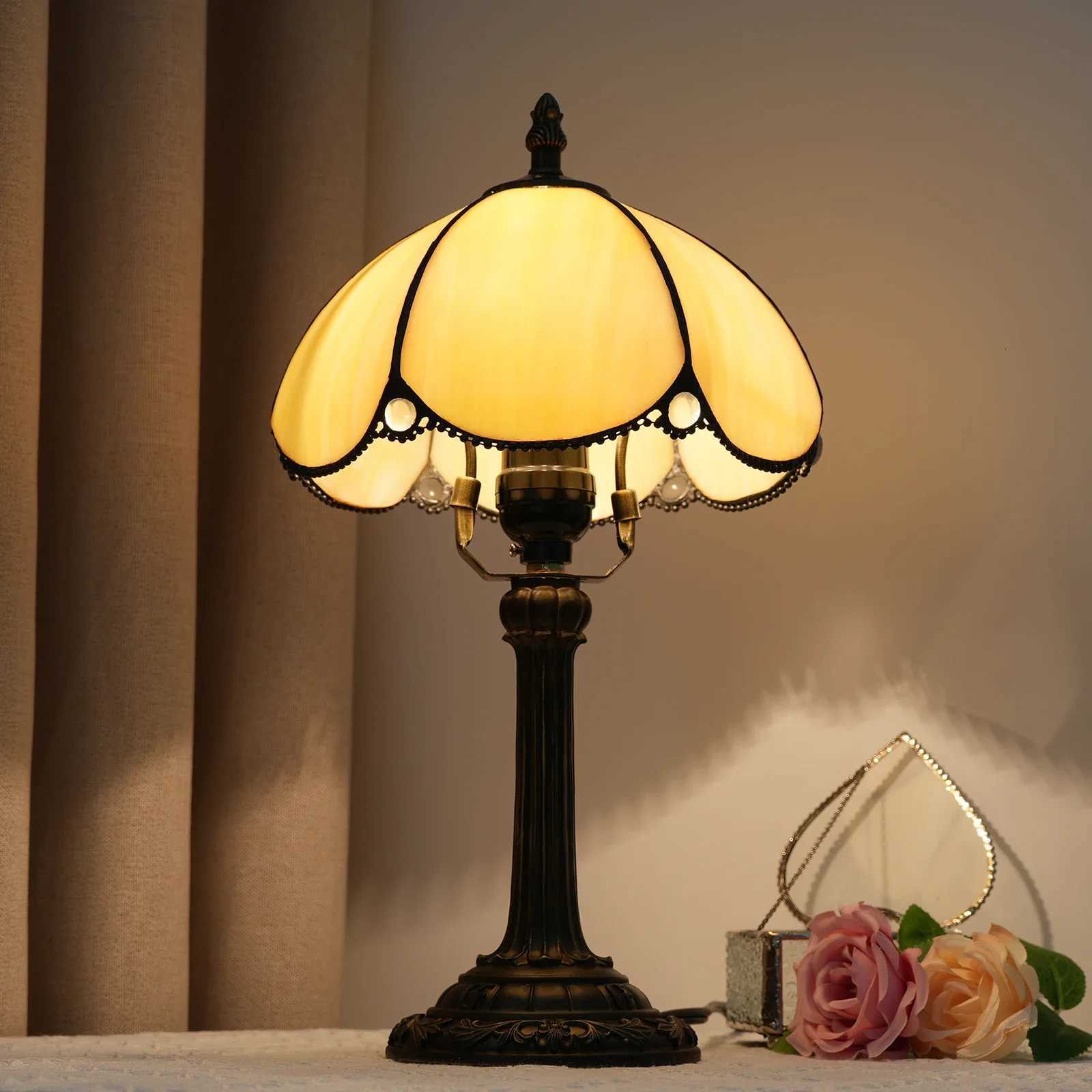 8inch Tiffany Stained Glass Bedside Table Lamp Beige Lampshade Desk Reading Night Light for Living Room Home Bedroom Office Z251014