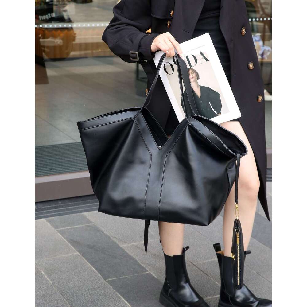 2024 New Niche Fashion Large Capacity Tote Casual Commuter Versatile Shoulder Underarm Bag