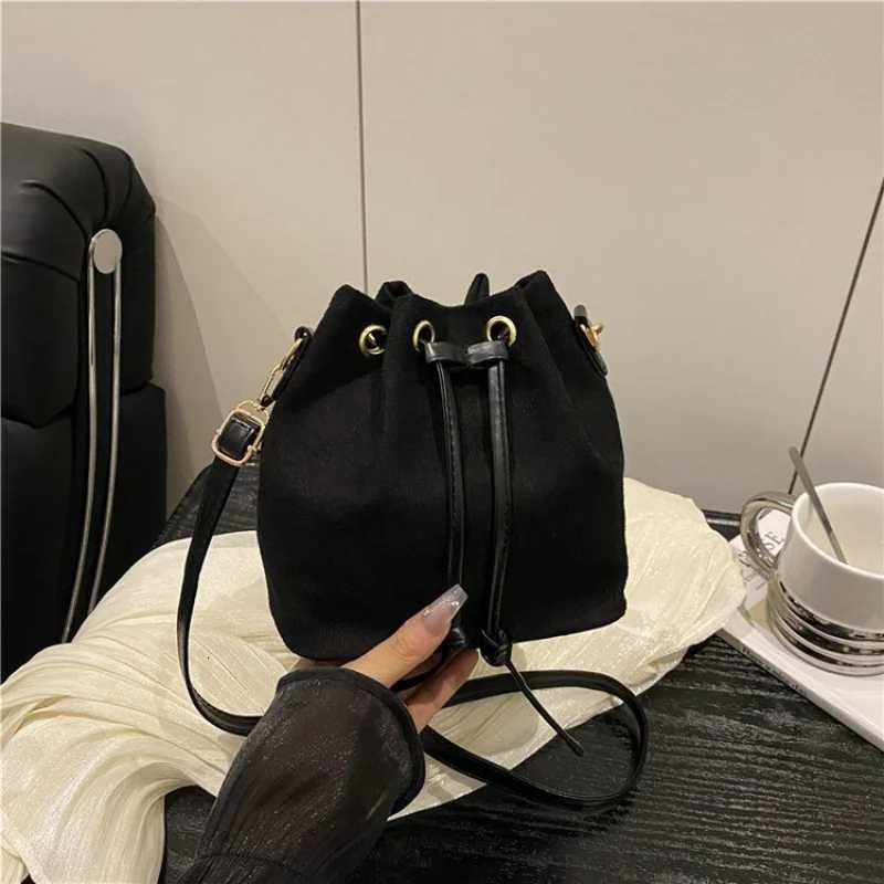 Famous Designer Leather Wens Crossbody Bag Luxury Brand Fiable Classic Elegant Vintage Cmuter Daily Bag D251014