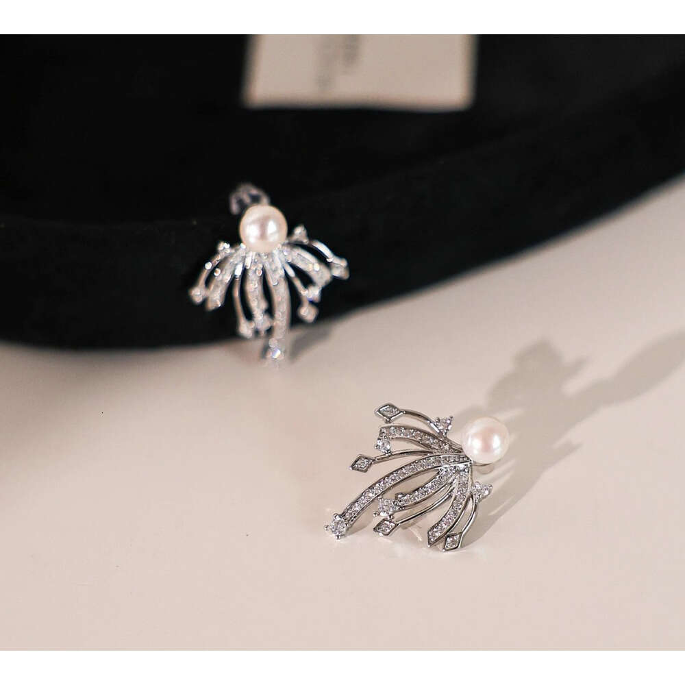 Jasmo Sier Fireworks Light High-end Design Natural Pearl Elegant Delicate Stud Earrings for Women