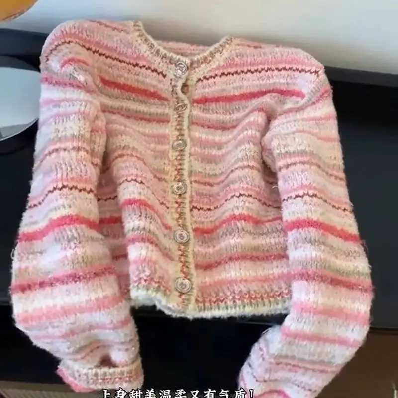 Women Cloing Spring Autumn Fashion Korean Striped Color Bloing One Cardigan Ladies Knitting Long Sve Appear in Coat W251014