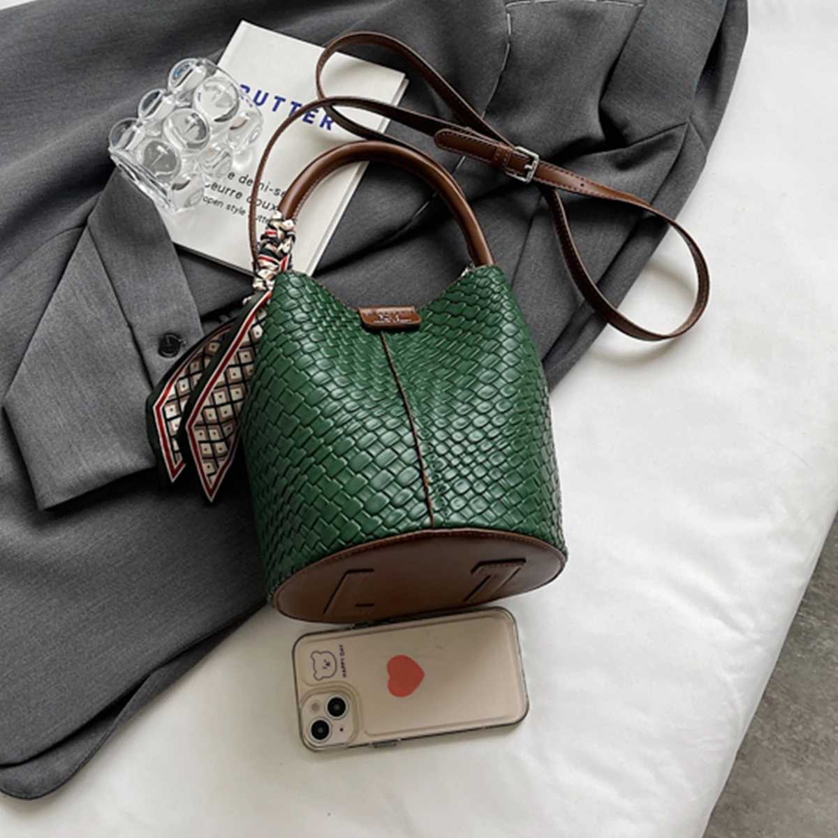 Classic Woven Texture Bucket Bag for Wen Quilted PU Leather Large Capacity Magnetic Snap Crossbody Bag for Daily Cmute D251014