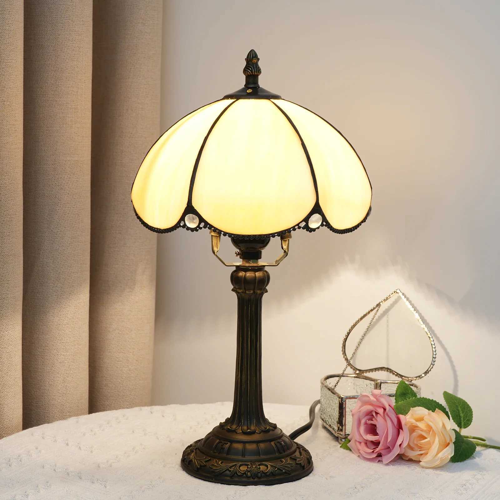 8inch Tiffany Stained Glass Bedside Table Lamp Beige Lampshade Desk Reading Night Light for Living Room Home Bedroom Office Z251014