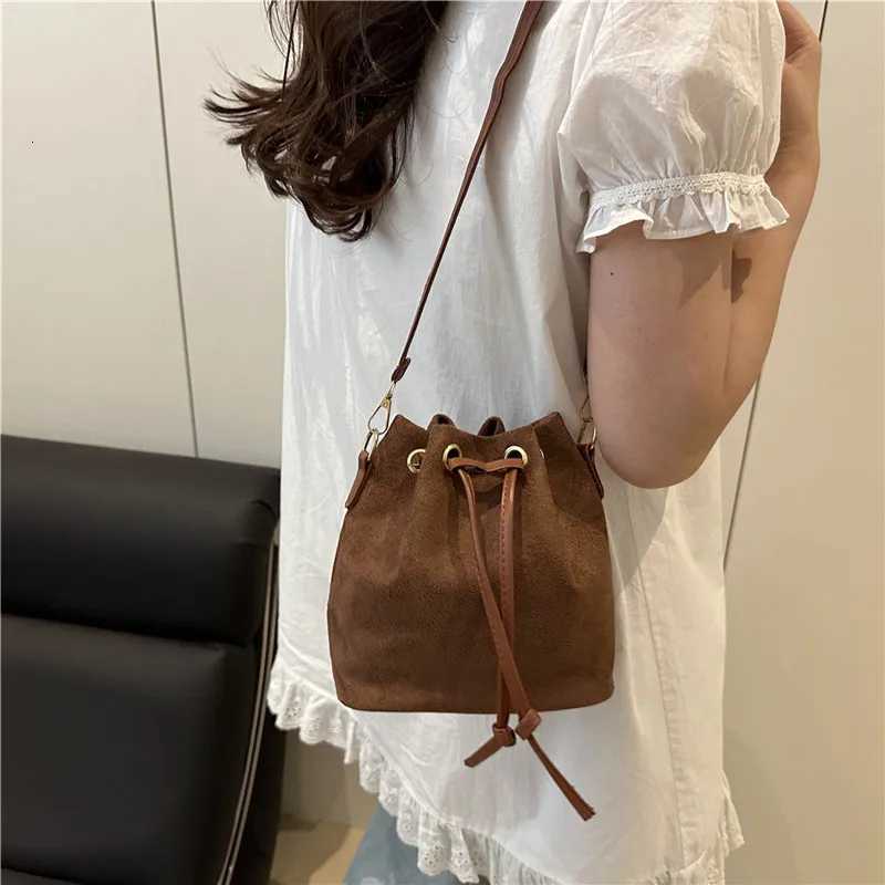 Cross Border 2025 Minimalist Shoder Bucket Bag for Wen Shoder Handheld Purse Fiable Handbag D251014