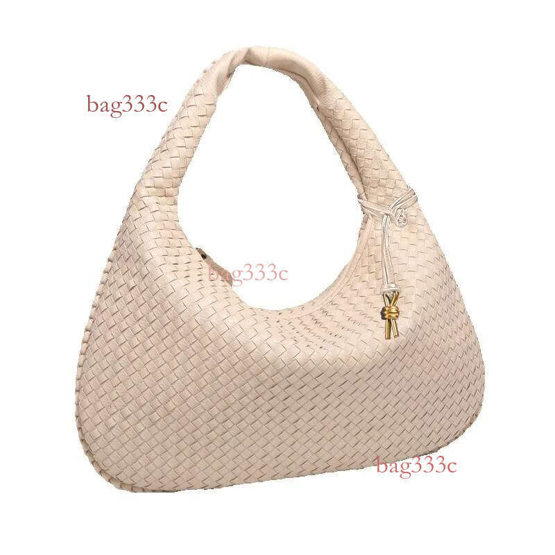 Hand-Woven Large Capacity Trendy Fashion Underarm Bag New Single Shoulder Handbag For Women Cowhide Woven Bag