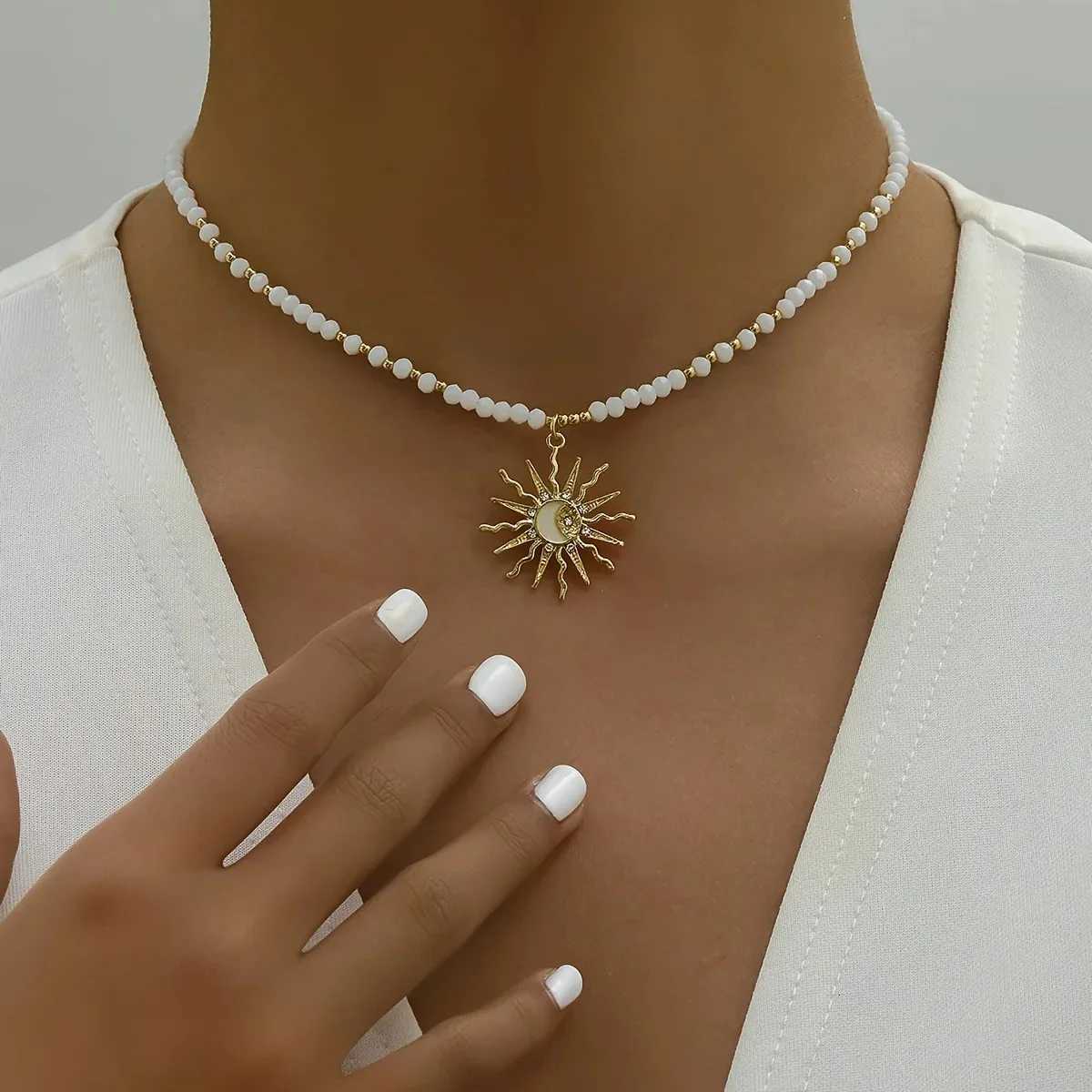 Retro GoldenToned Sun Pendant Necklace for Women Elegant Turquoise Beads Chain Choker Neck Statement Party Vintage Jewelry GiftT251014