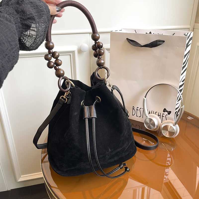 Autumn Winter Shoder Crossbody Bags Faux Suede Drstring Bucket Bags Vintage Cmute Handbag Designer Luxury Underarm Pouch D251014
