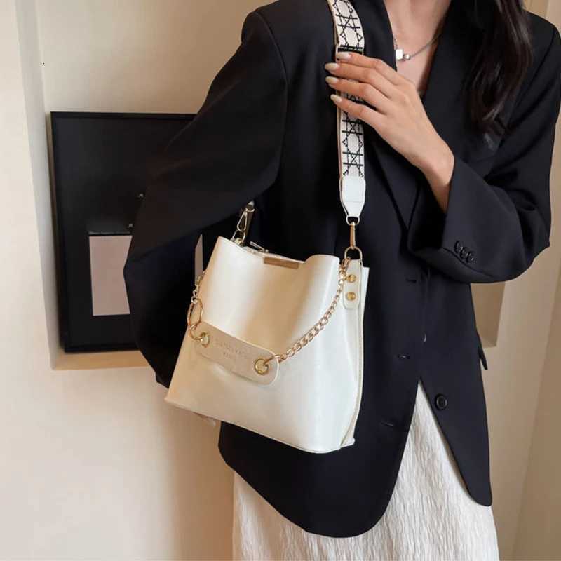 Advanced Texture Large Capacity Cmuting Wen New Light Luxury Versatile Shoder Bag Crossbody Bag Bucket Bag D251014