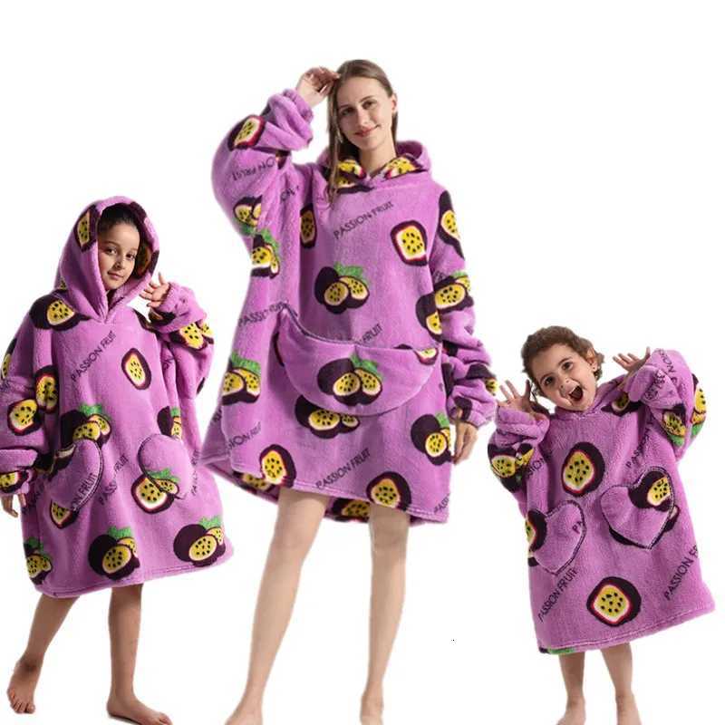 Winter Family Clothes Flannel Blanket Hoodies Kids Women Loose Oversize Unicorn Hoodie Sherpa Fleece Blanket with Sleeves Mom Me Y251013