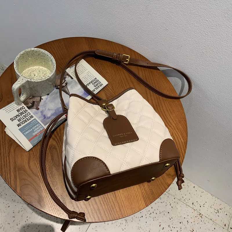 Autumn And Winter 2021 New Fi Lingge Embroidered Thread Bucket Versatile Single Shoder Messenger Bag Wens D251014