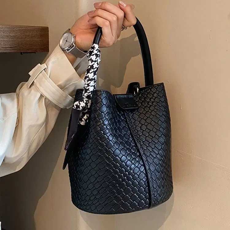 Bucket Bag Fi HandWoven Mini Bucket Bag Wen Chain Sling Purses Fem Crossbody Summer Tote Hobo Bag D251014