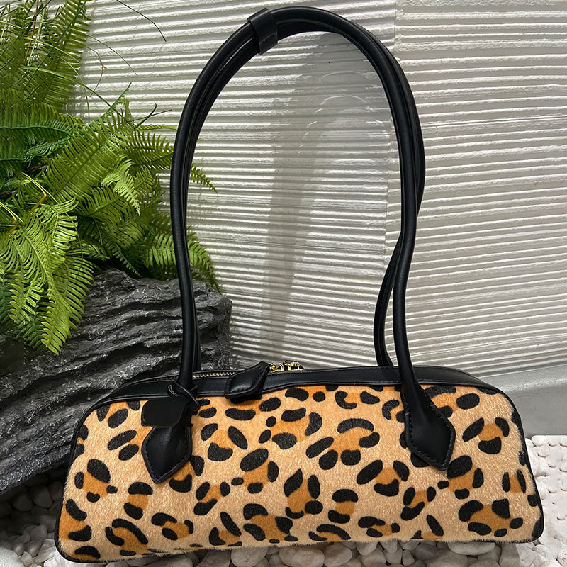 High End Armpit Bag New Retro Fashion Leopard Print Casual Handbag Single Shoulder Commuting Black Spotted Luxury Bag Designer Free Shipping Sausage D