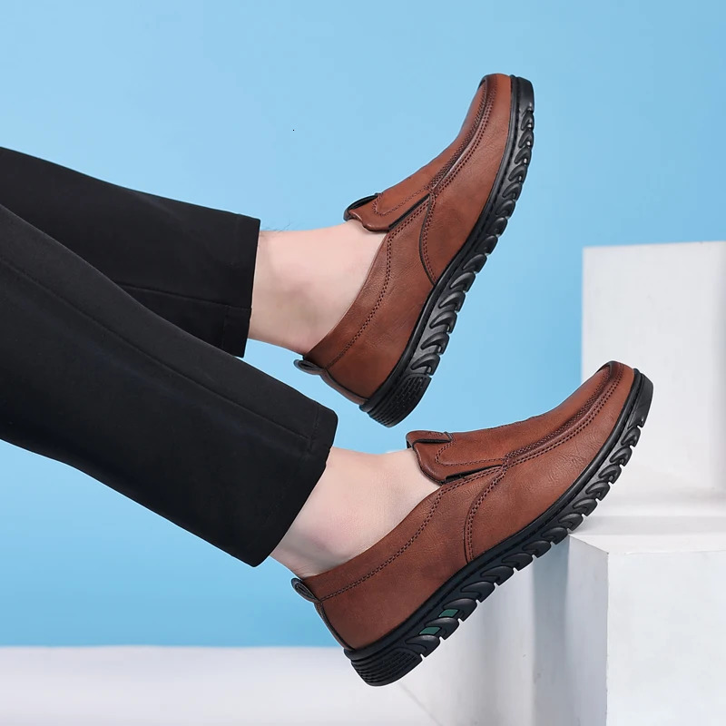 Leather Men Casual Shoes Formal Mens Loafers Moccasins Breathable Slip on Retro Driving Shoes Men Sneakers Plus Size 3948 251013