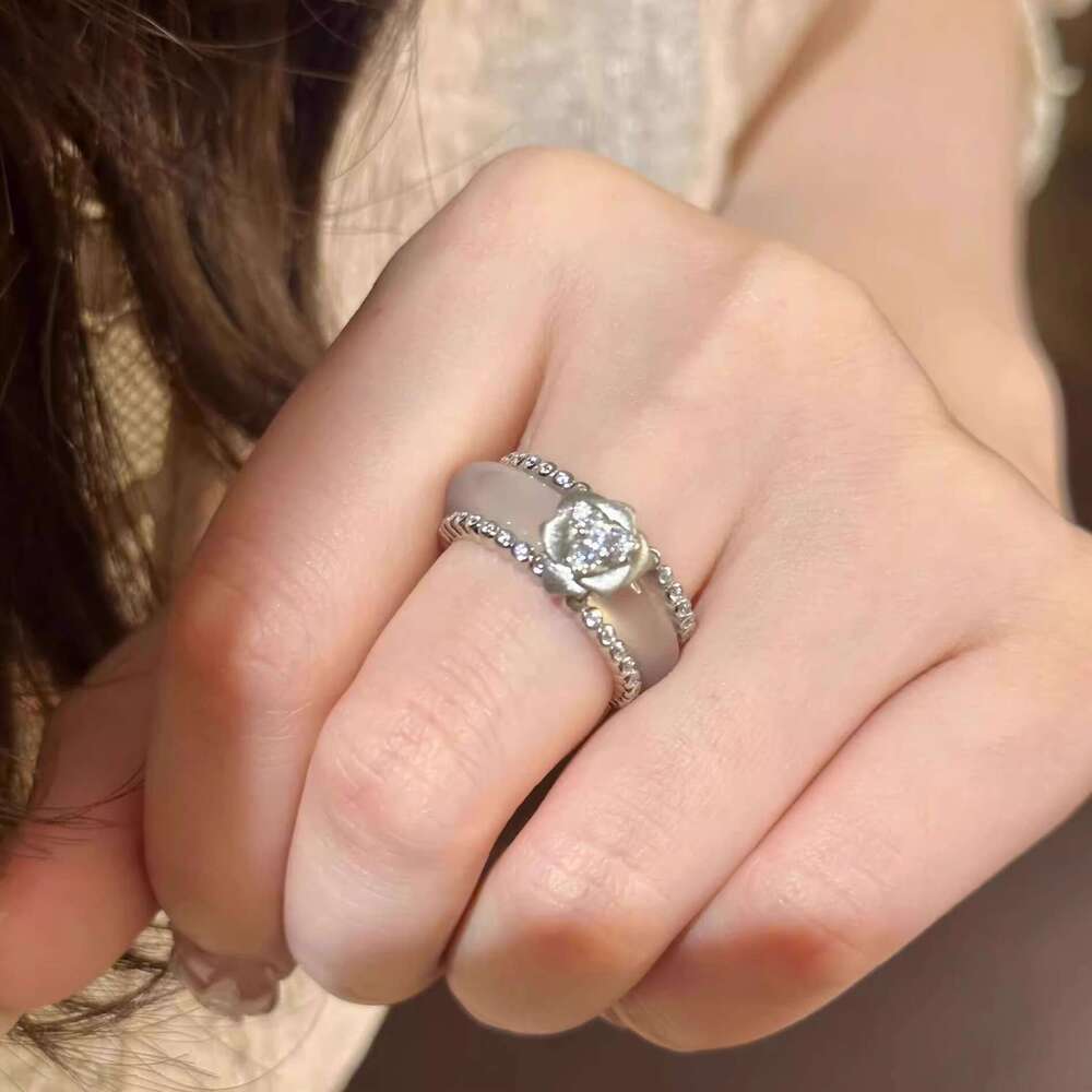 Jewellery Ring Fine Jewellery Silver Plated Cubic Zirconia Daisy Pattern with Clover Hollow Out Design for Minimalist Daily Wear and Special Occasion 