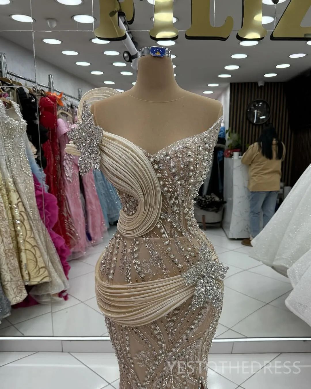 Champagne Pearls Prom Dresses Sexy Beaded Crystal Applique Evening Dress Sequined Lace Floor Length Party Gown Customized O15