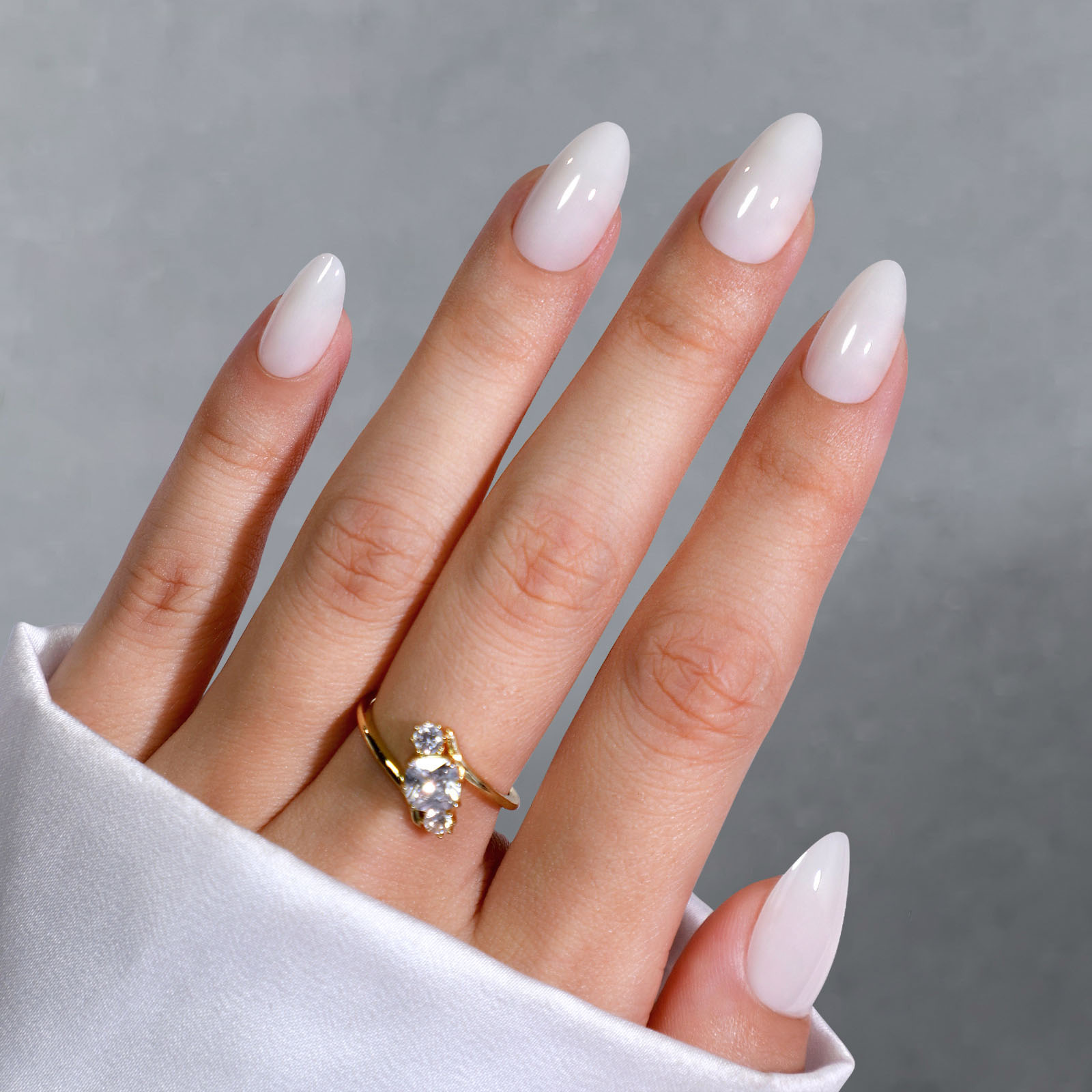 Durable And Shiny White Press On Nails, Gentle And Pure Style Suitable For Girls And Women To Wear At Gatherings And Banquets 16 Sizes - 32 Reusable