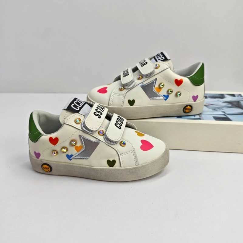 2025 New Fourseason Childrens Girls Sequined Star Genuine Leather Trainers Kids Toddler Princess Soft Soles Skateboard Shoes W251114