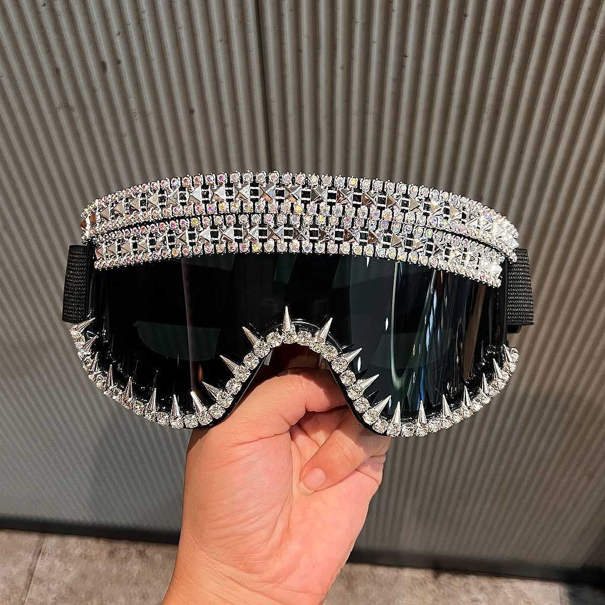 New Rivet Punk Goggles Trendy Sandproof Dustproof Cycling Glasses Large Frame Sponge Ski Goggles H251015