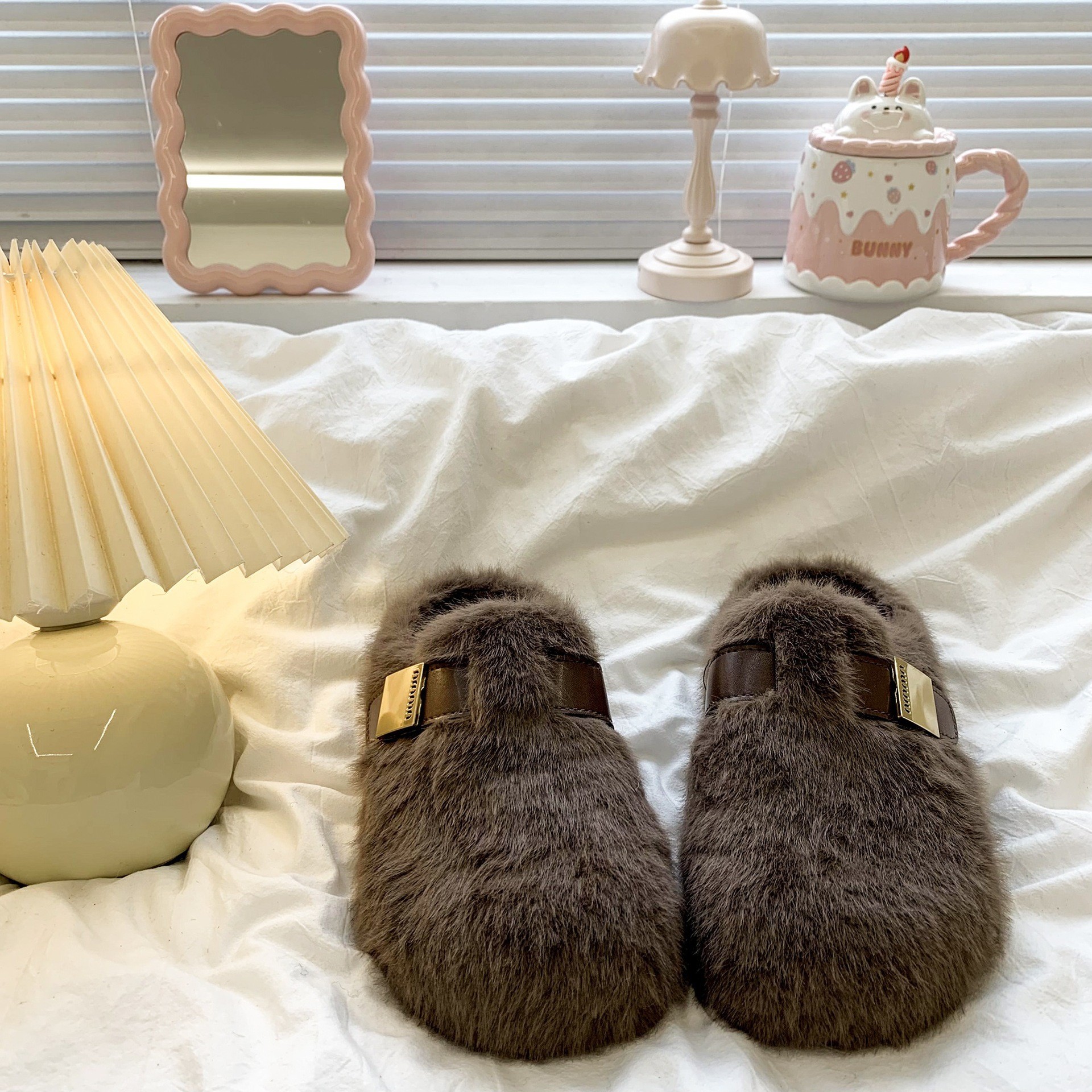 New hot free shipping designer slippers for womens snow slippers black khaki browwn New Fashionable Versatile Winter Fluffy Thickened Cotton Shoes