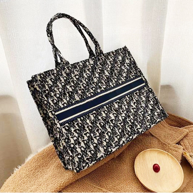 Luxury bag embroidered jacquard handbag shopping bag autumn and winter new designer bag trendy and popular versatile single shoulder armpit bag