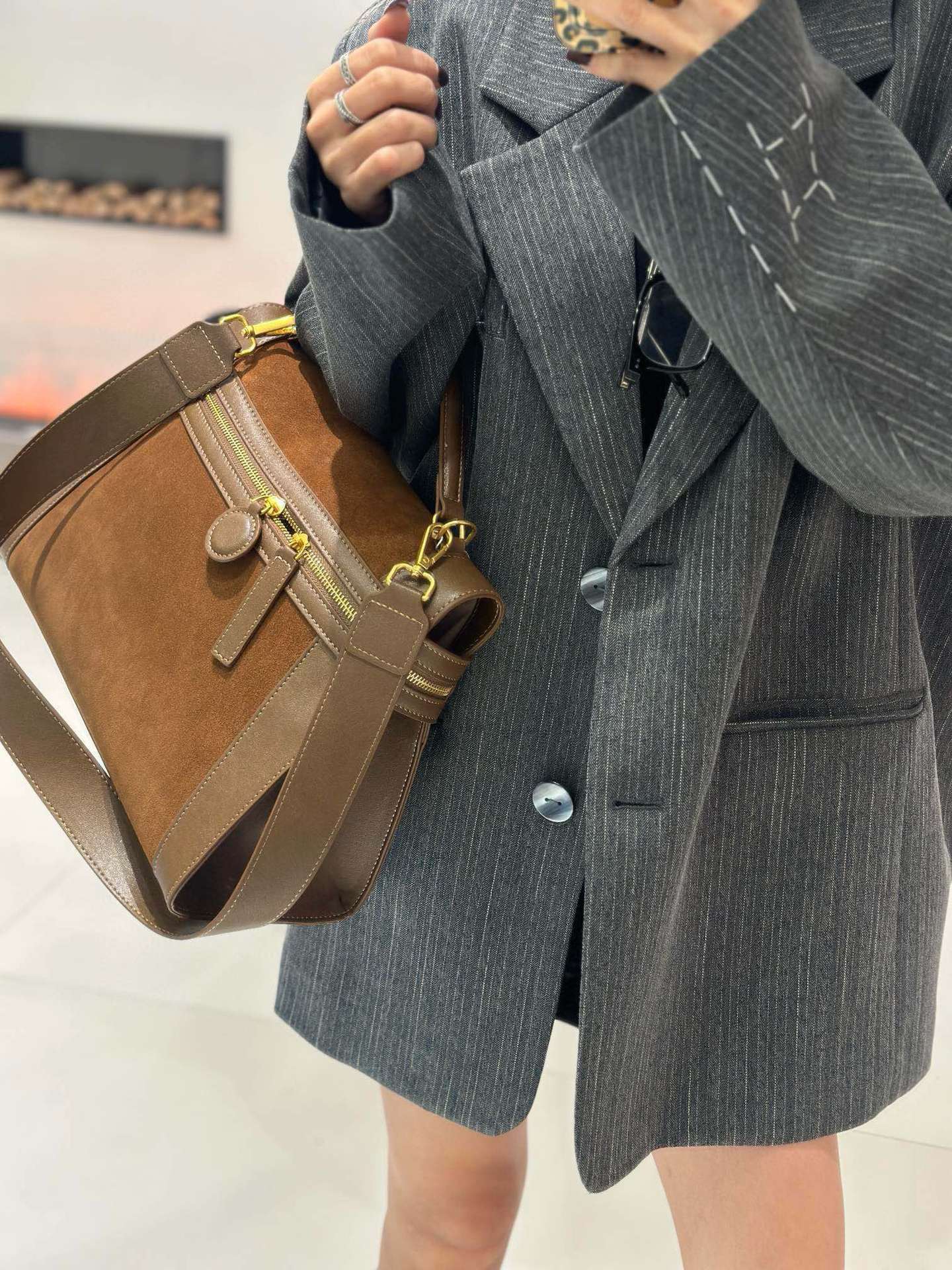 2025 new women's handbag suede velvet soft leather handbag designer fashionable multifunctional shoulder bag