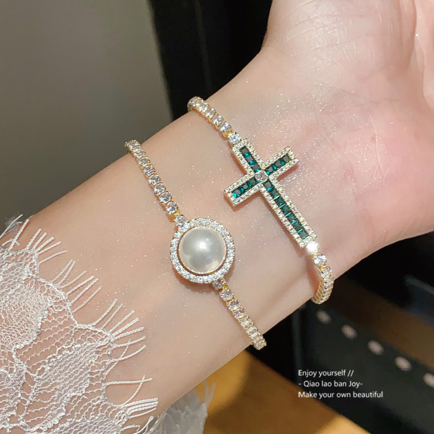 Gold - Toned Bracelet With Pearl And Rhinestone - Encrusted Circle Details Delicate Daily Elegant Jewelry Gift For Her High - Quality And Classic Acce