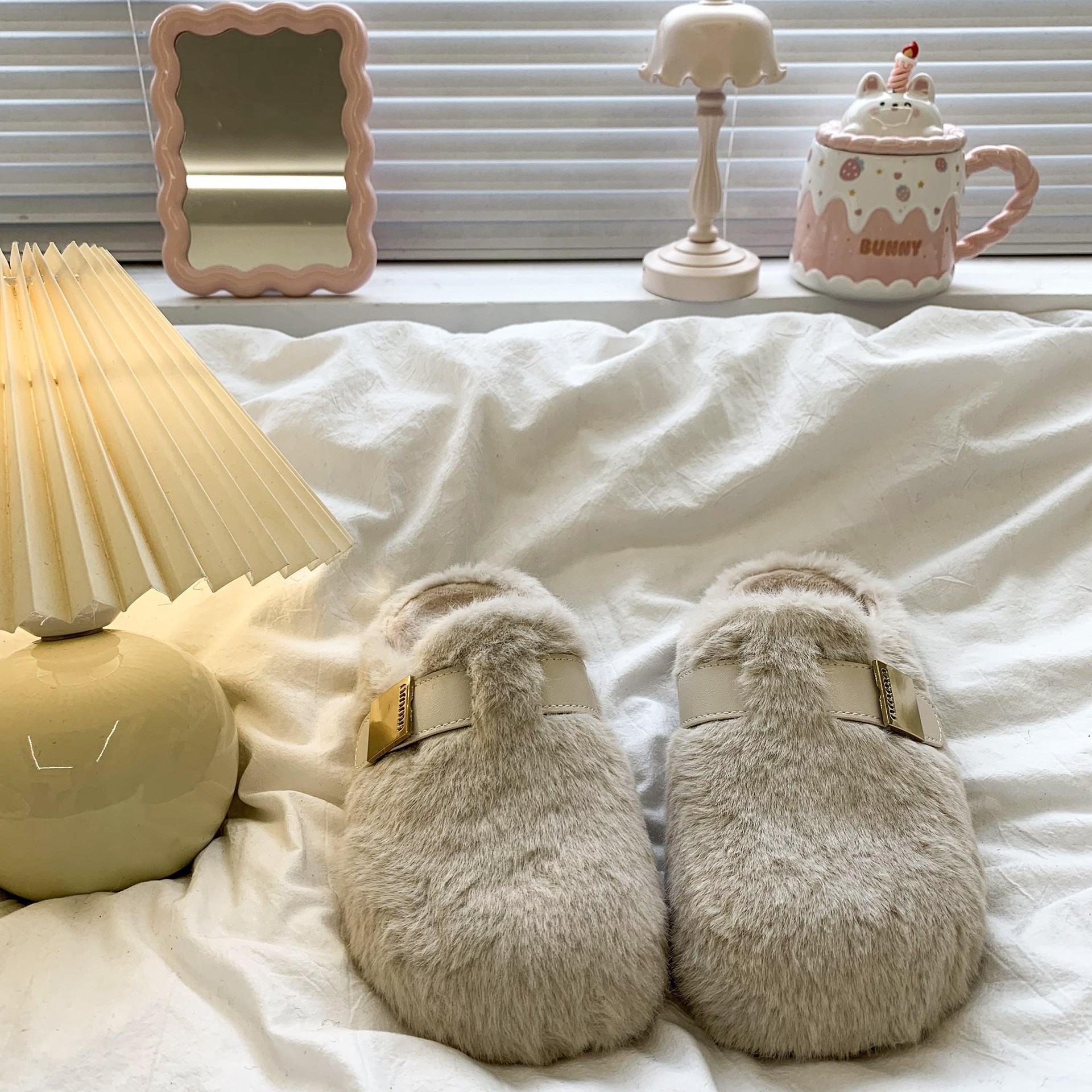 New hot free shipping designer slippers for womens snow slippers black khaki browwn New Fashionable Versatile Winter Fluffy Thickened Cotton Shoes