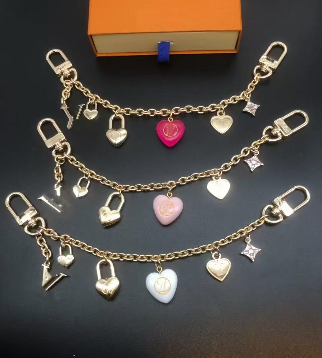designer keychain V letters charms heart women bag chain llavero Buckle jewelry bagchain Keyring Envelope chain 3 colors