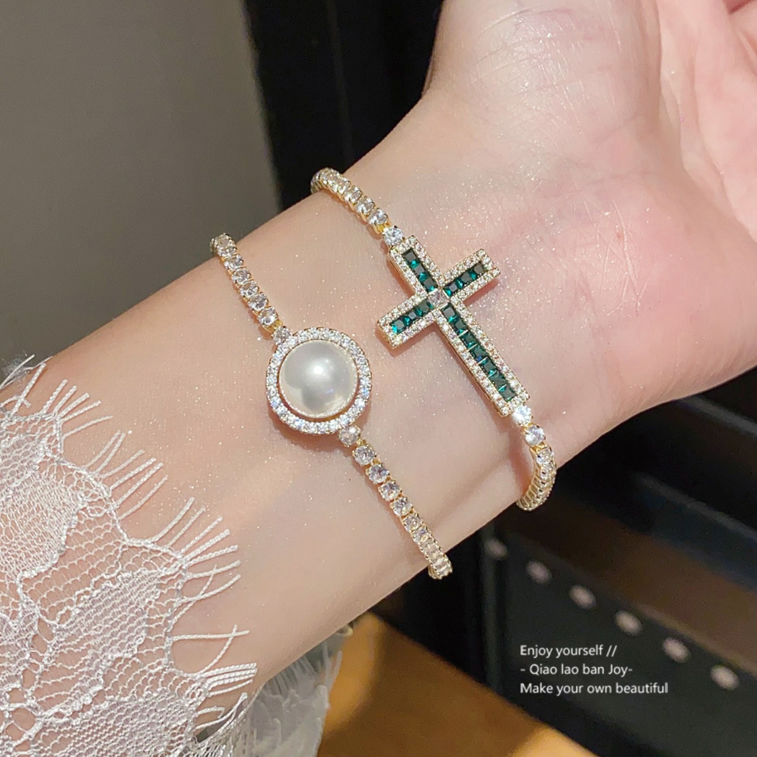 Gold - Toned Bracelet With Pearl And Rhinestone - Encrusted Circle Details Delicate Daily Elegant Jewelry Gift For Her High - Quality And Classic Acce