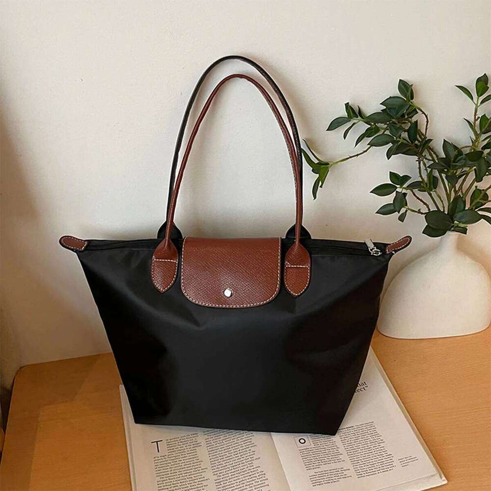 Minimalist Solid Color Shoulder Nylon Large Capacity Tote Bag Magnetic Snap Zip Reinforced Strap For Women Commute