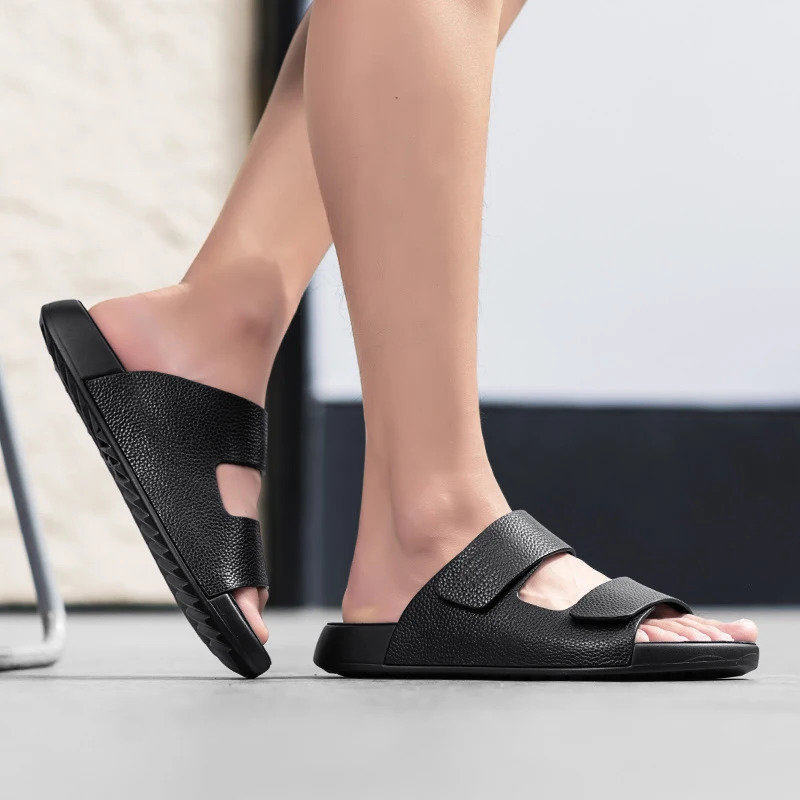 Fashionable Thick Soled Soft and Comfortable Leather Slippers Quality Leather Slippers Men Outdoor Beach Walking Slippers 251014