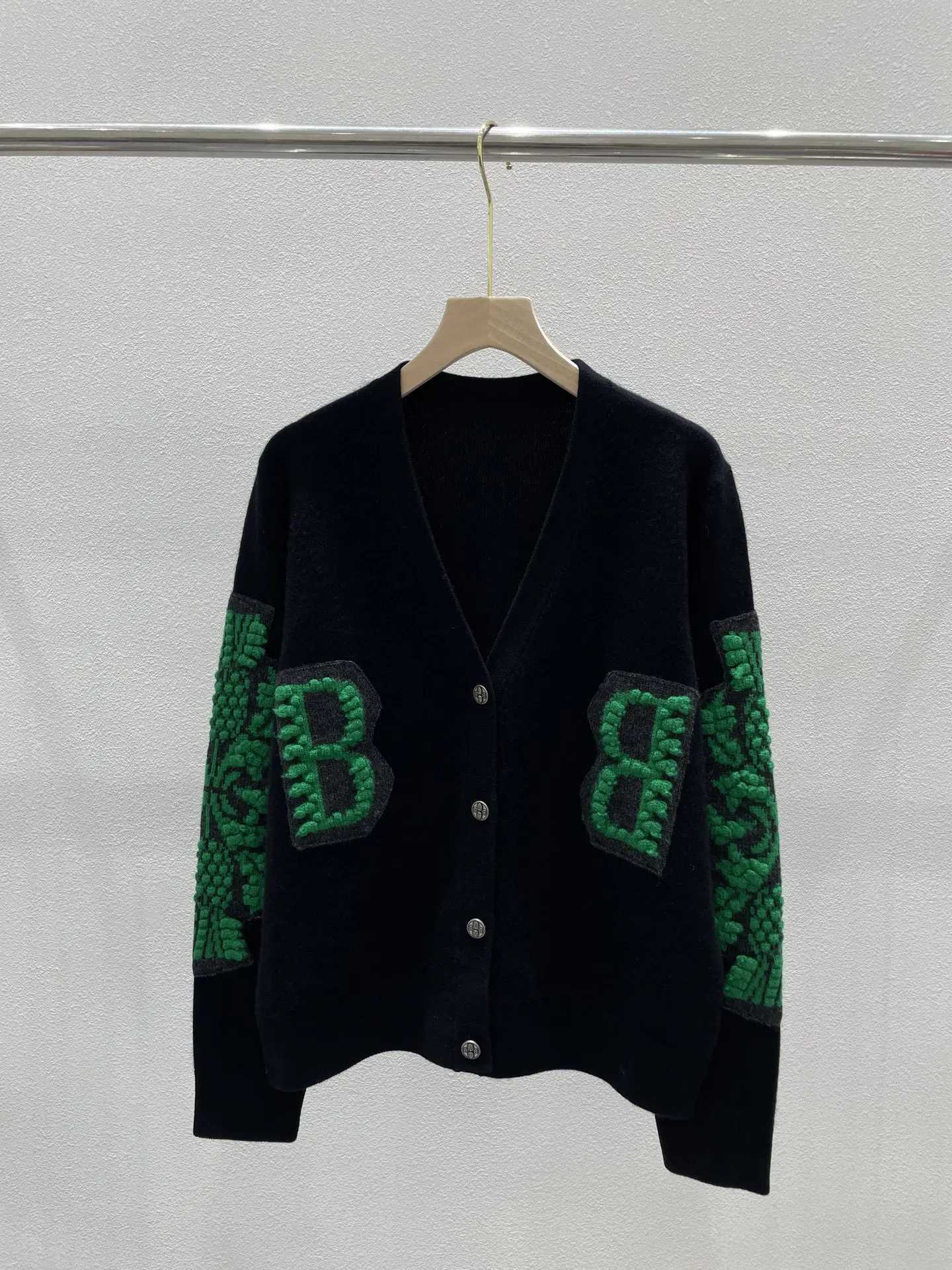 2025 new Vneck embroidered contrastcolored letter style elegant commuting longsleeved cardigan sweater J251015