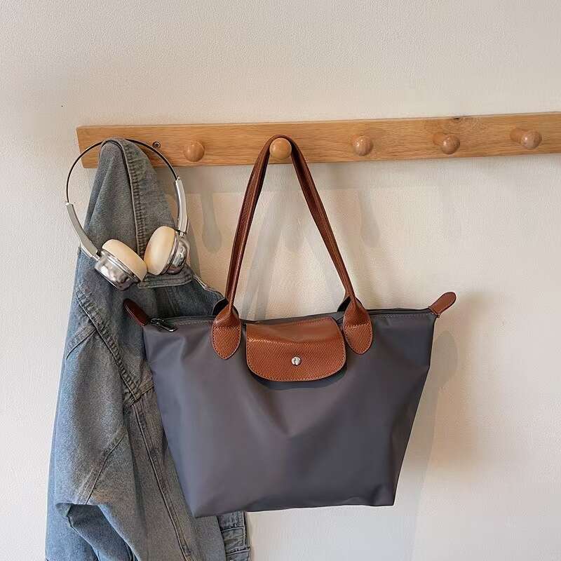 Minimalist Solid Color Shoulder Nylon Large Capacity Tote Bag Magnetic Snap Zip Reinforced Strap For Women Commute