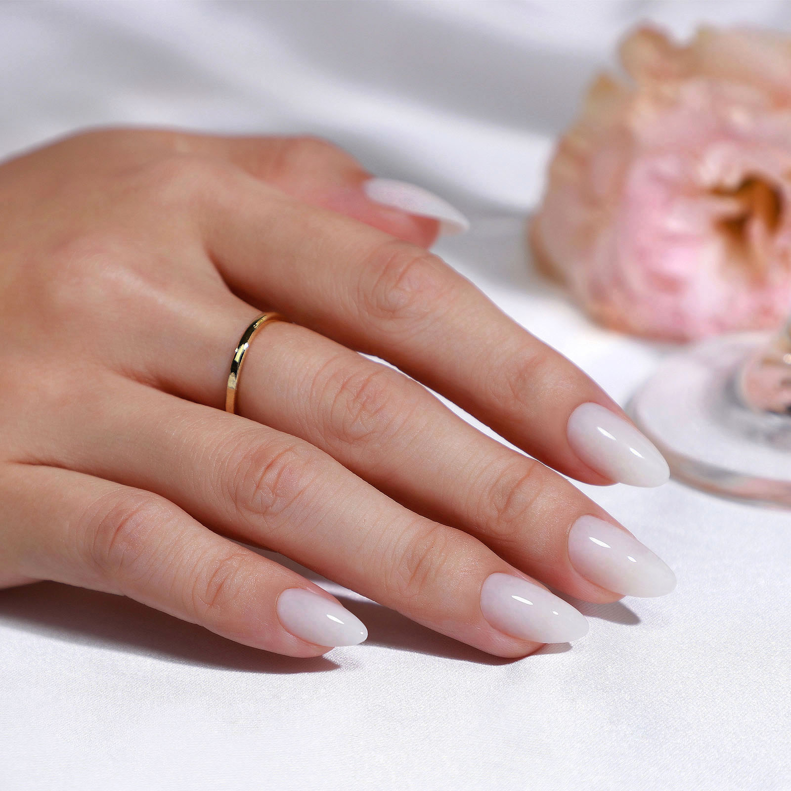 Durable And Shiny White Press On Nails, Gentle And Pure Style Suitable For Girls And Women To Wear At Gatherings And Banquets 16 Sizes - 32 Reusable