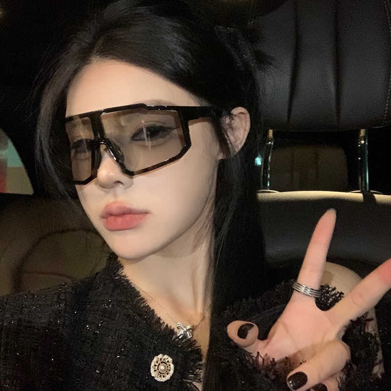 New Sports Outdoor Cycling Colorful Sunglasses Men and Women Night Riding Bicycle Color Changing Glasses Windproof Eye Protection Sunglasses H251015