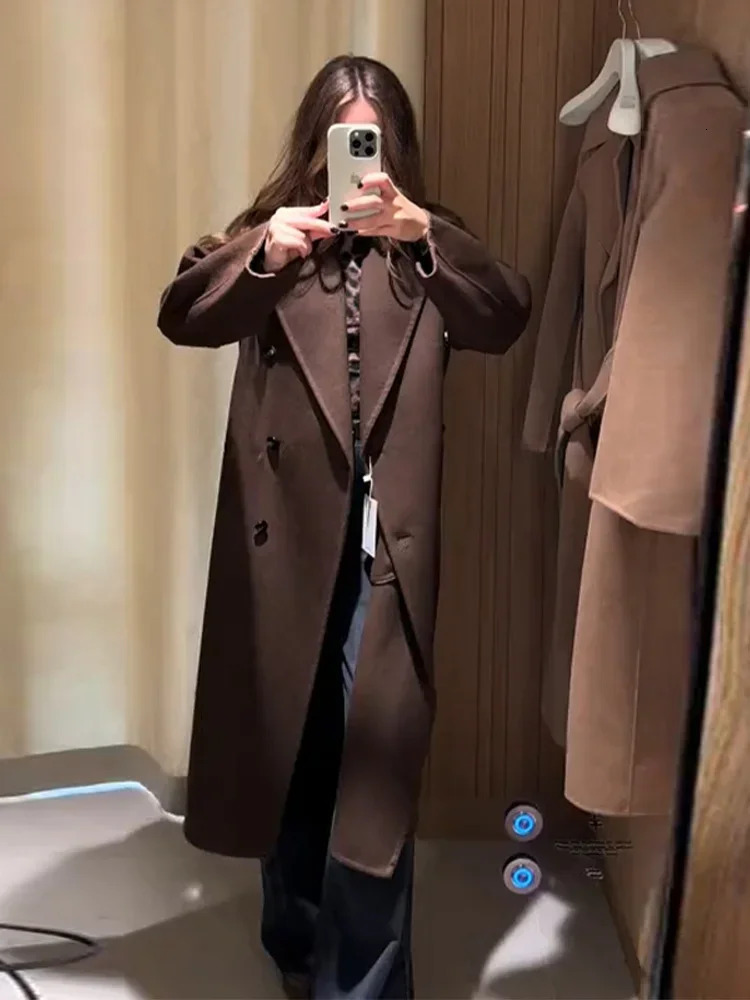 Casual Thicken Long Woolen Trench Coat Women Lapel Full Sleeve Double Breasted Pocket Coats 2025 Winter Lady Commute Streetwear 251029