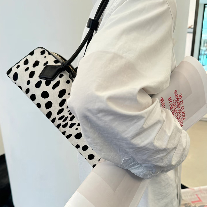 High End Armpit Bag New Retro Fashion Leopard Print Casual Handbag Single Shoulder Commuting Black Spotted Luxury Bag Designer Free Shipping Sausage D