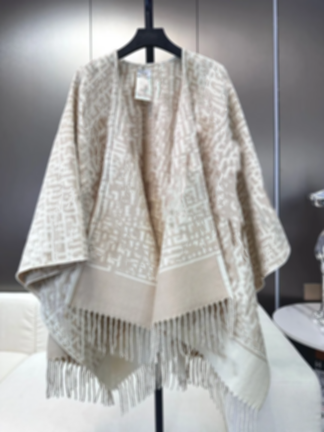 24ss brand Designer Cape Scarf 95% wool 5% silk 140*140cm scarf cashmere thick shawl Women's winter cashmere cashmere long wrapped headscarf fringe