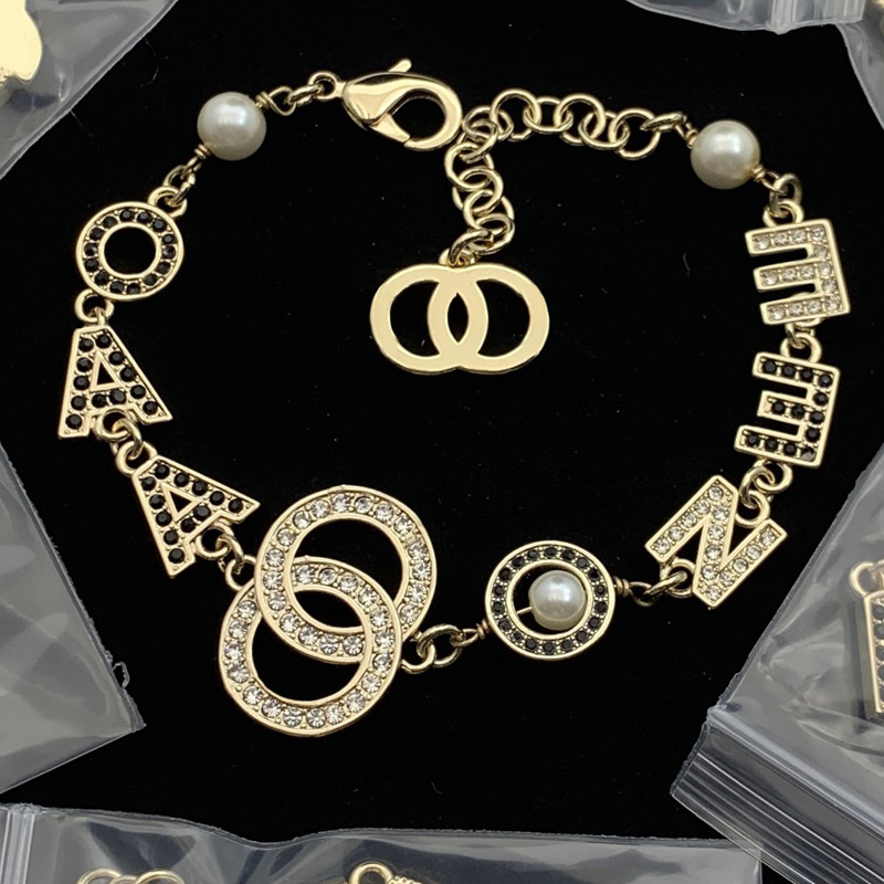 Men Womens Bangle High Quality Bracelet Chains Inlay Crystal Pearl No Fading Copper Designer Letter for Women Wedding Party Love Jewelry Gifts