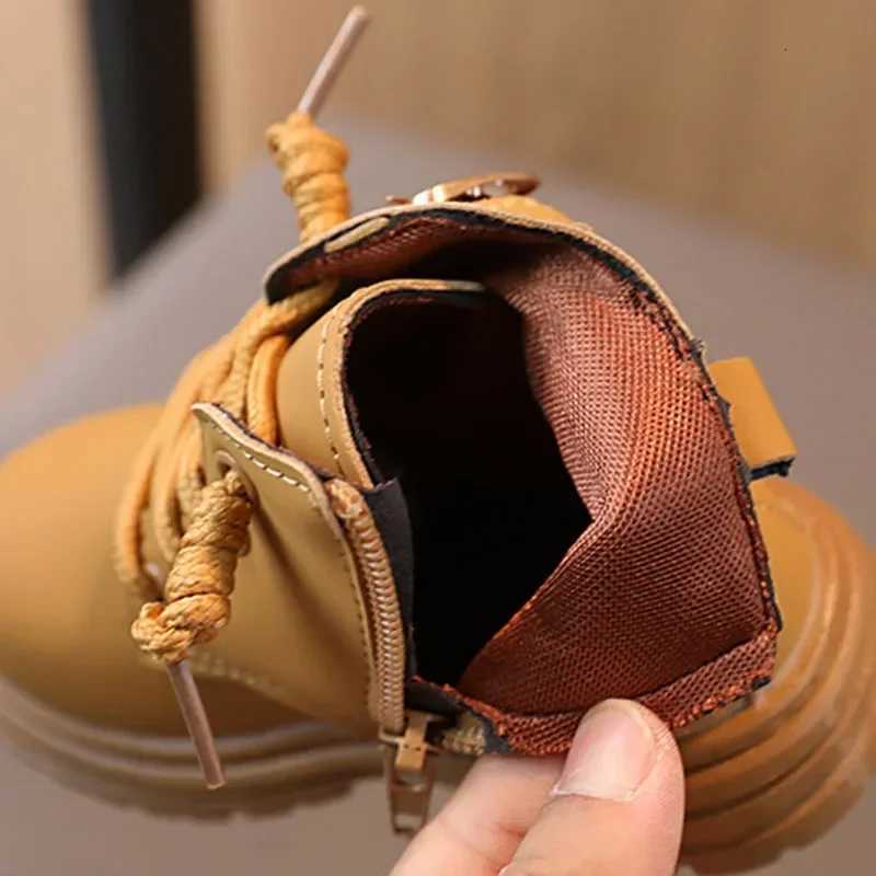 New Brand 2024 Kids Boots Fashion Toddler Baby Soft Flat Short Boots NonSlip Rubber Sneaker with Hardware Children Shoes H10297T251015